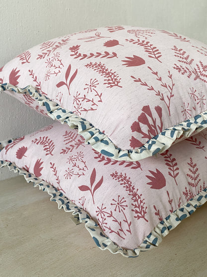 Almofada Herbário com babados Chuva - rosa + azul