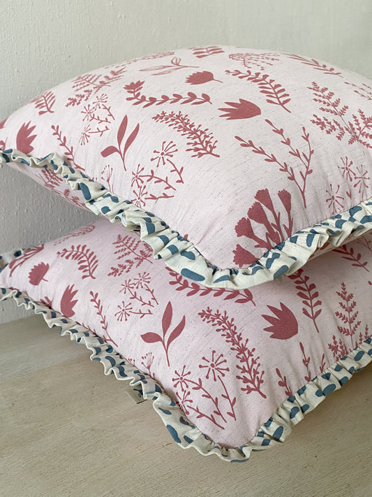Almofada Herbário com babados Chuva - rosa + azul