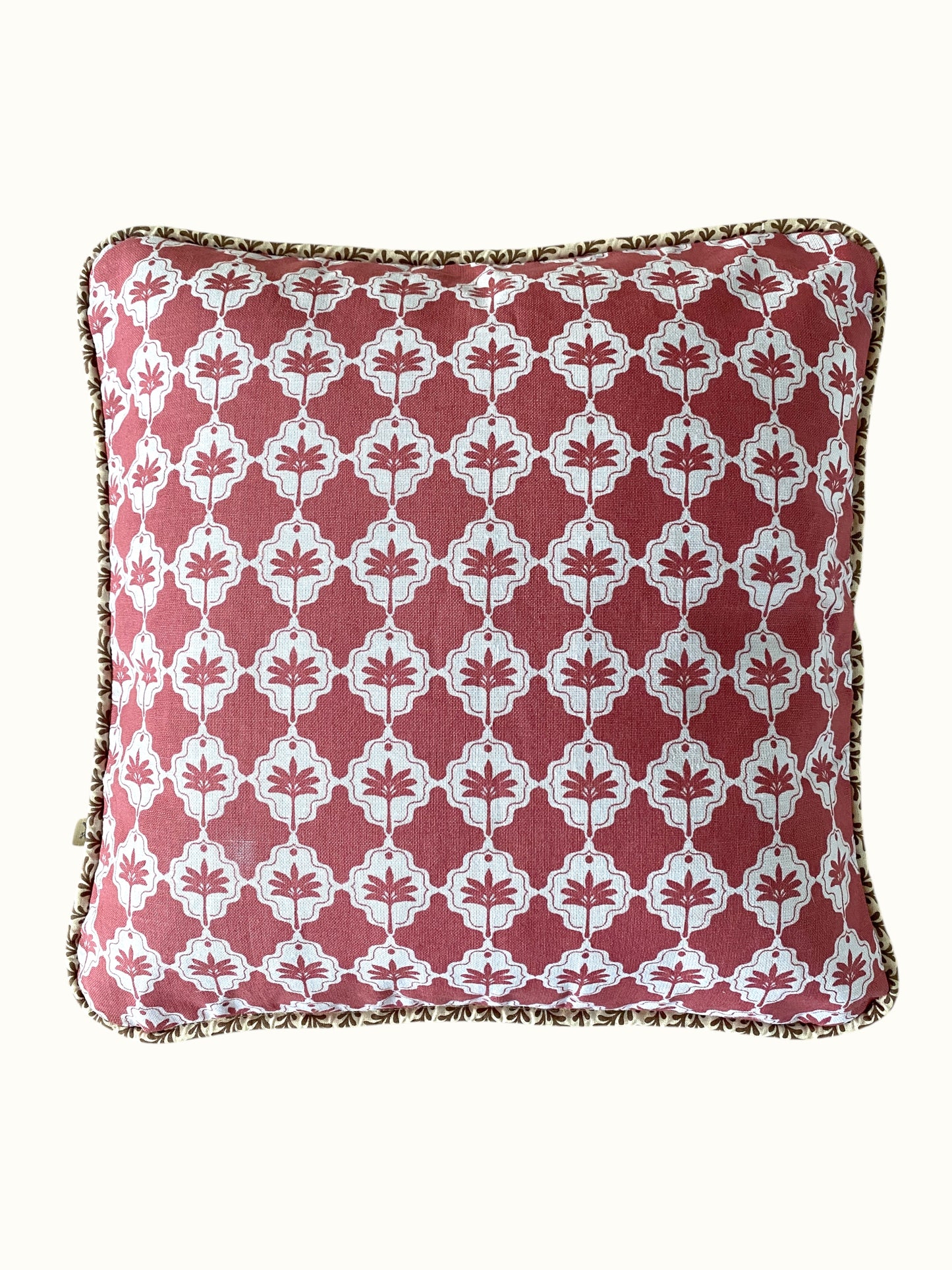 Almofada Bananeira com vivo - vermelho + marrom